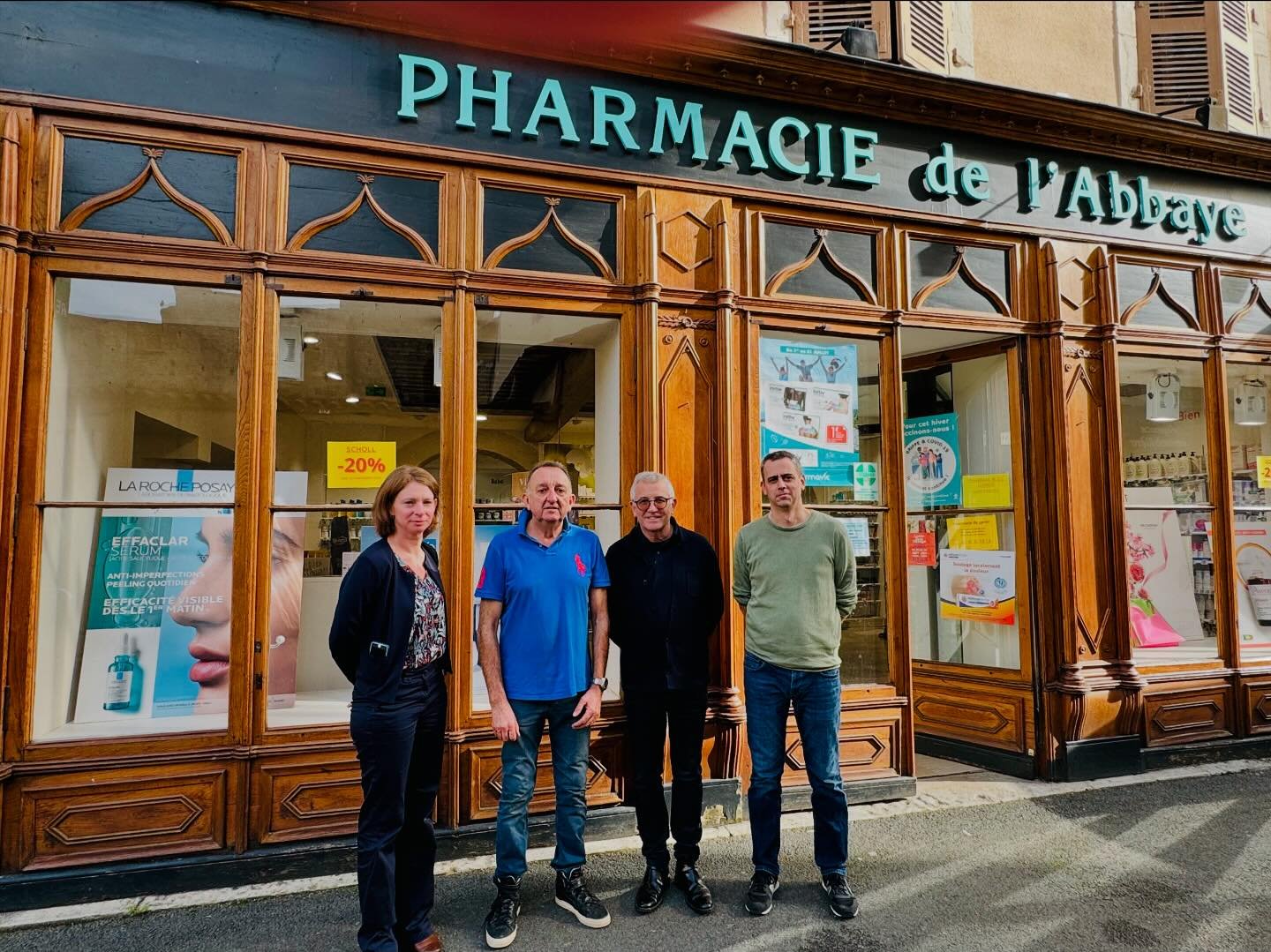 Nouvelle cession &agrave; Cluny (71) - La PHARMACIE de l&rsquo;ABBAYE.

Mr Patrick Gilles, titulaire depuis 1990 de la tr&egrave;s belle Pharmacie de l&rsquo;abbaye vient de transmettre son officine &agrave; Thierry Berthillier, coassoci&eacute; avec