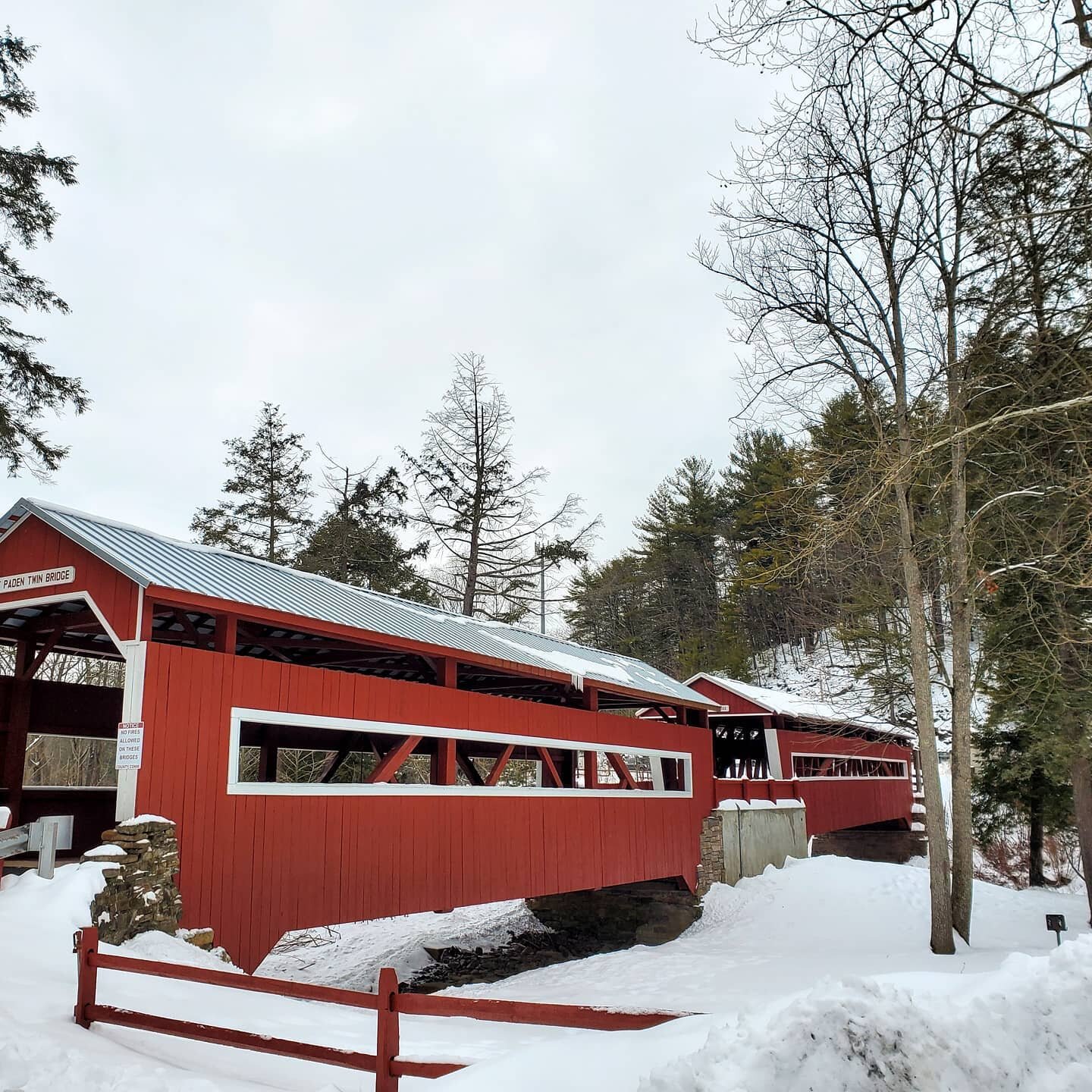 A picnic at the Twin Bridges in Forks has been a life long favorite. The spot is fascinating in any weather. But first...stop in @forks_farm for some tasty treats to snack on while you enjoy the scenery.

#wandellinn #visitbentonpa #sabrewhitenightph