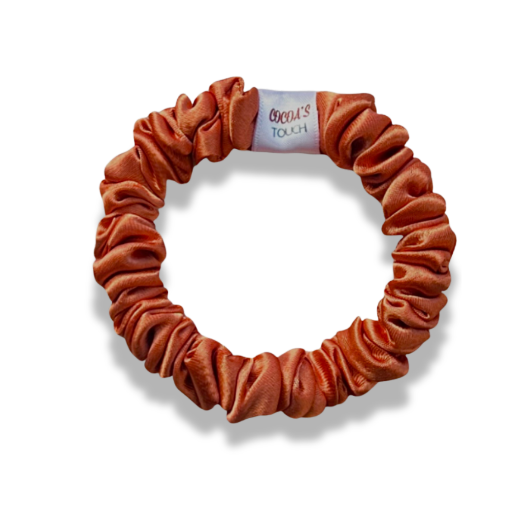 MINI ORANGE SATIN SCRUNCHIE