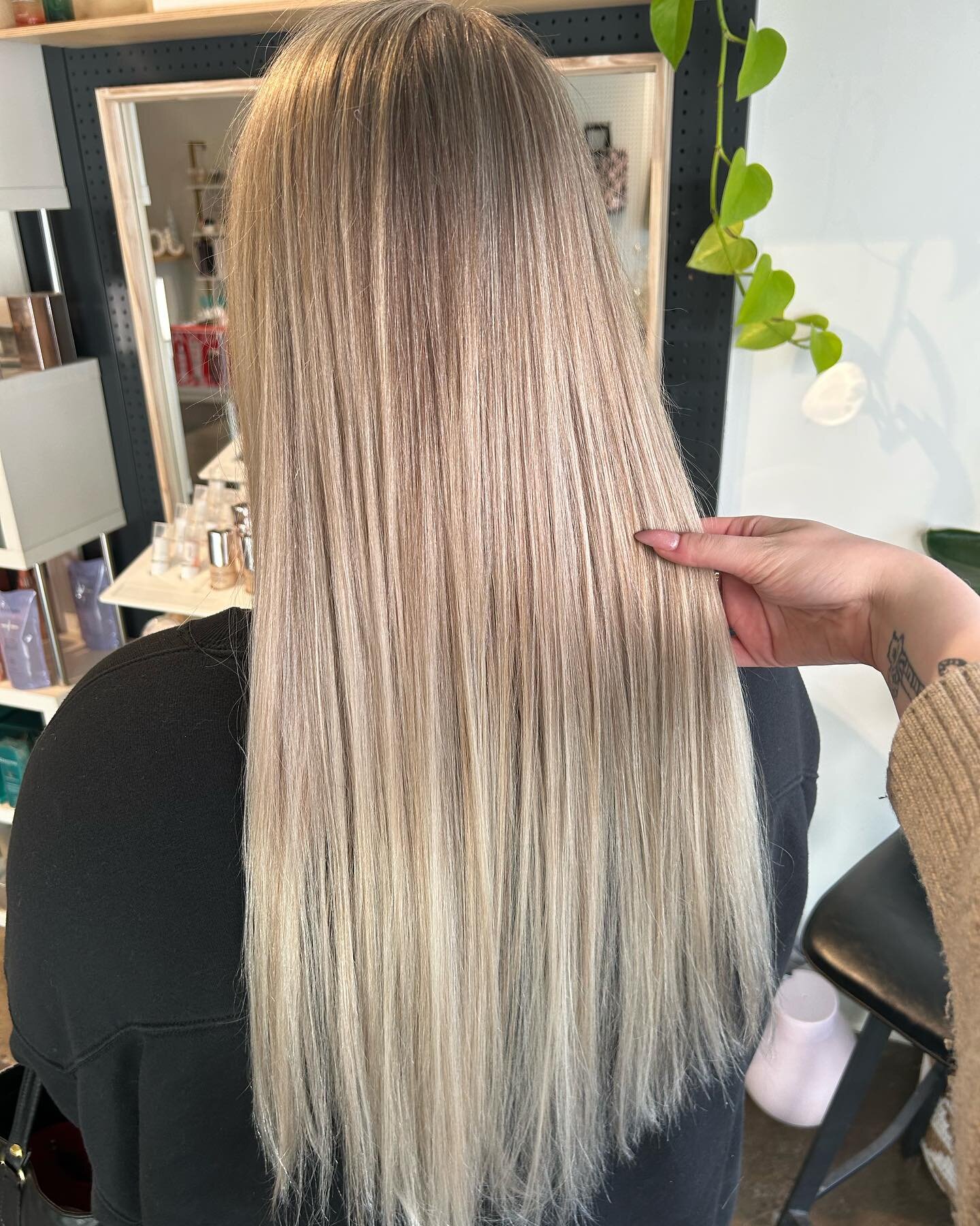 hey honey 🍯

A beautiful honey toned blonde, by the lovely @makaylamackayhair! Makayla still has availability Friday or Saturday, so avoid the cold and come freshen up your hair for spring!

Call (403)-244-5556) or Click the Link in Bio to Book!

#b