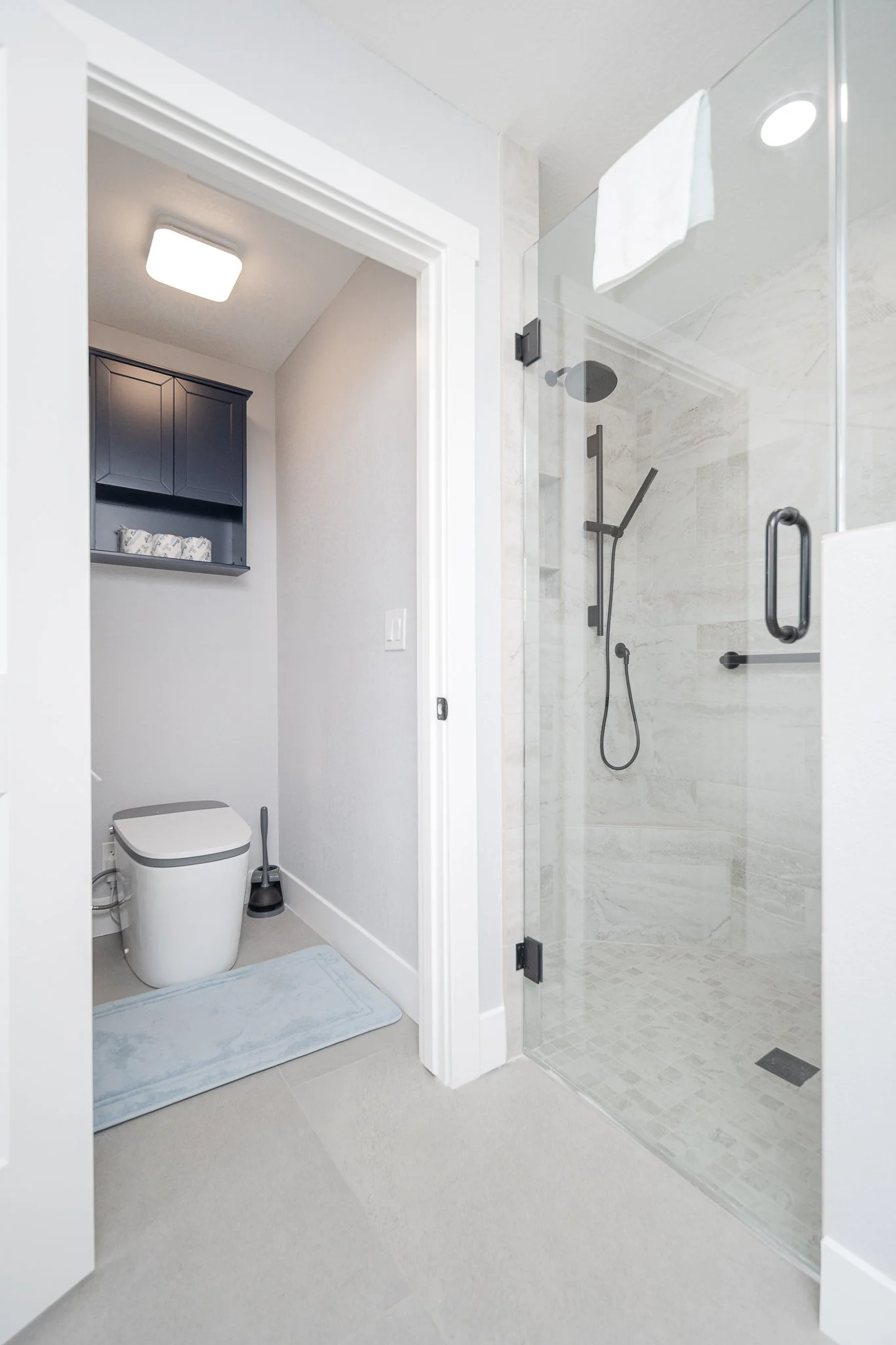 22_Primary-Bath_04.jpg
