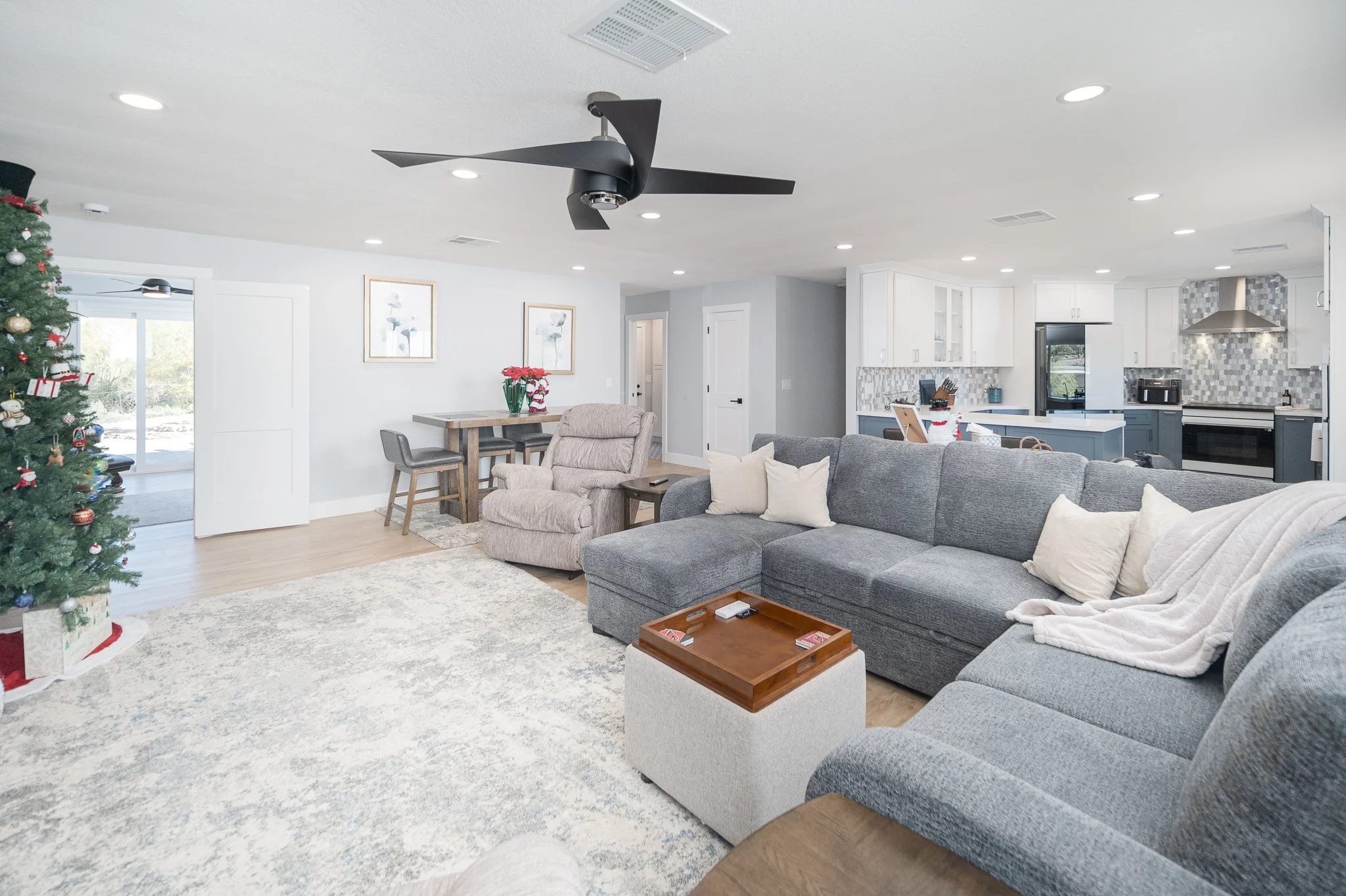 06_Living-Room_02.jpg