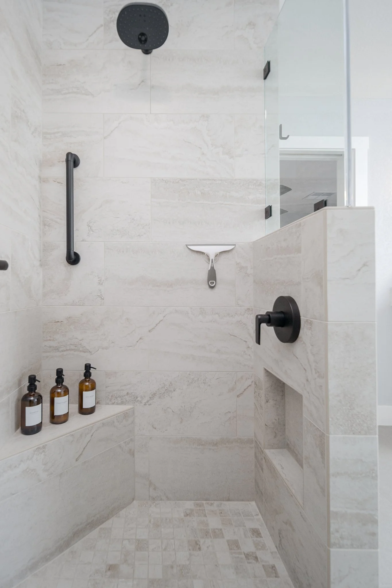 21_Primary-Bath_03.jpg