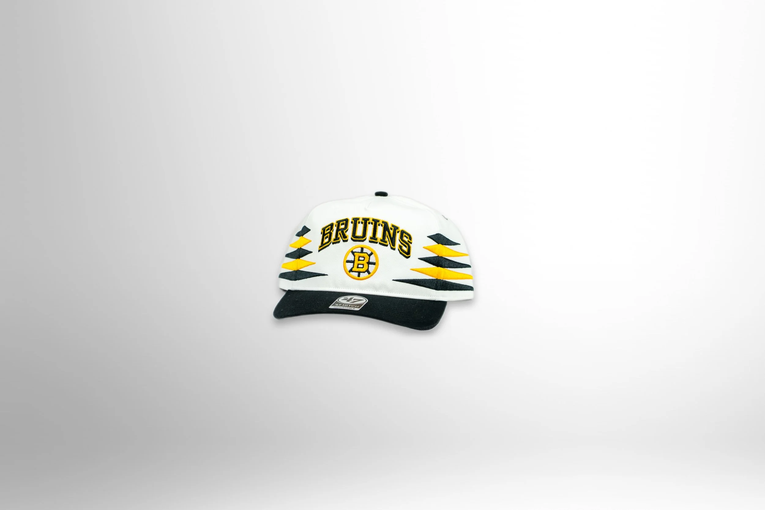 BOSTON BRUINS VINTAGE WHITE DIAMOND CUT 47 HITCH