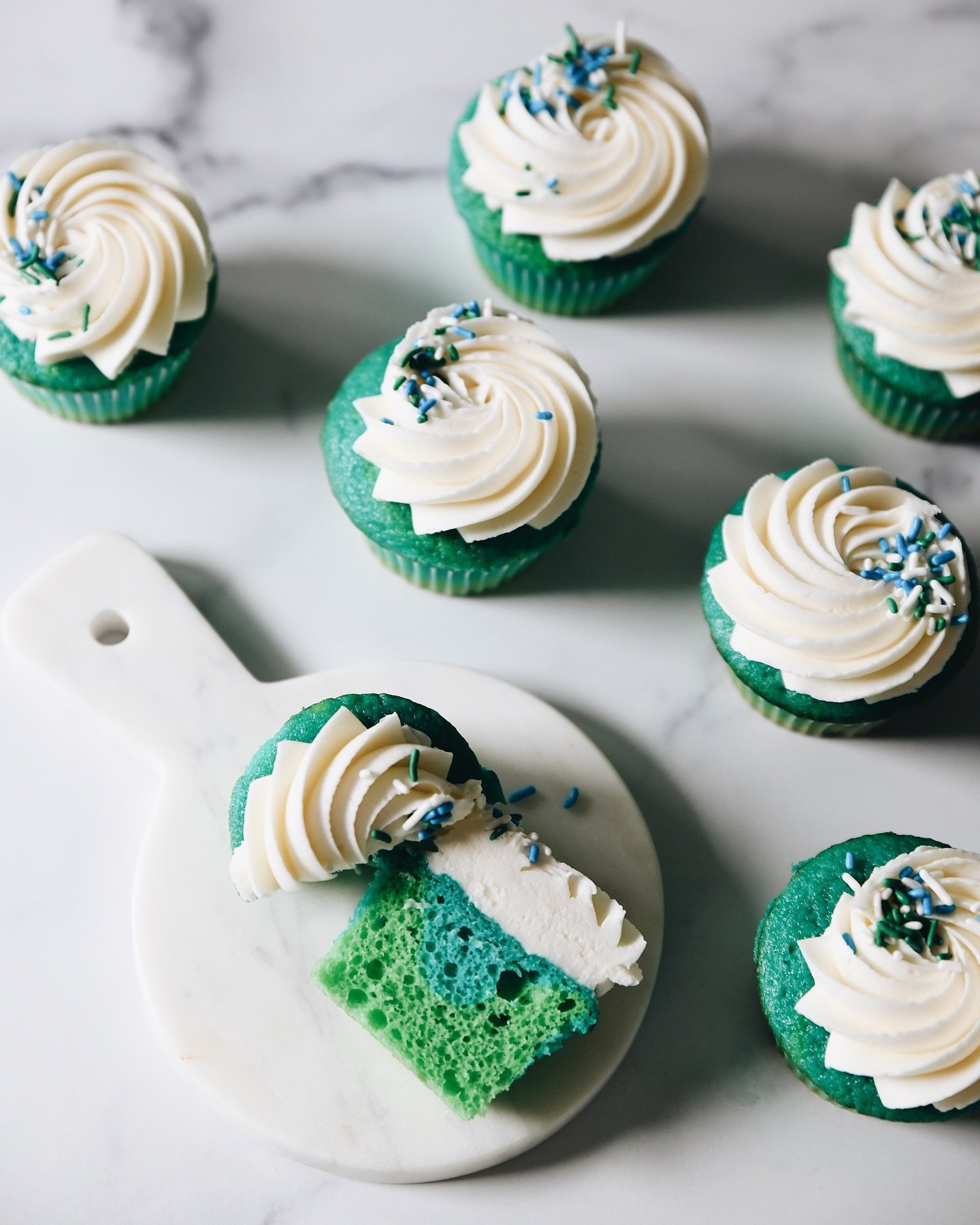 Sharing an oldie but a goodie to get you ready for Earth Day!🌎 These Earth-inspired cupcakes start with a @realduncanhines mix and are simple to make at home. 

🧁Check out the recipe and tips at the link in our Bio