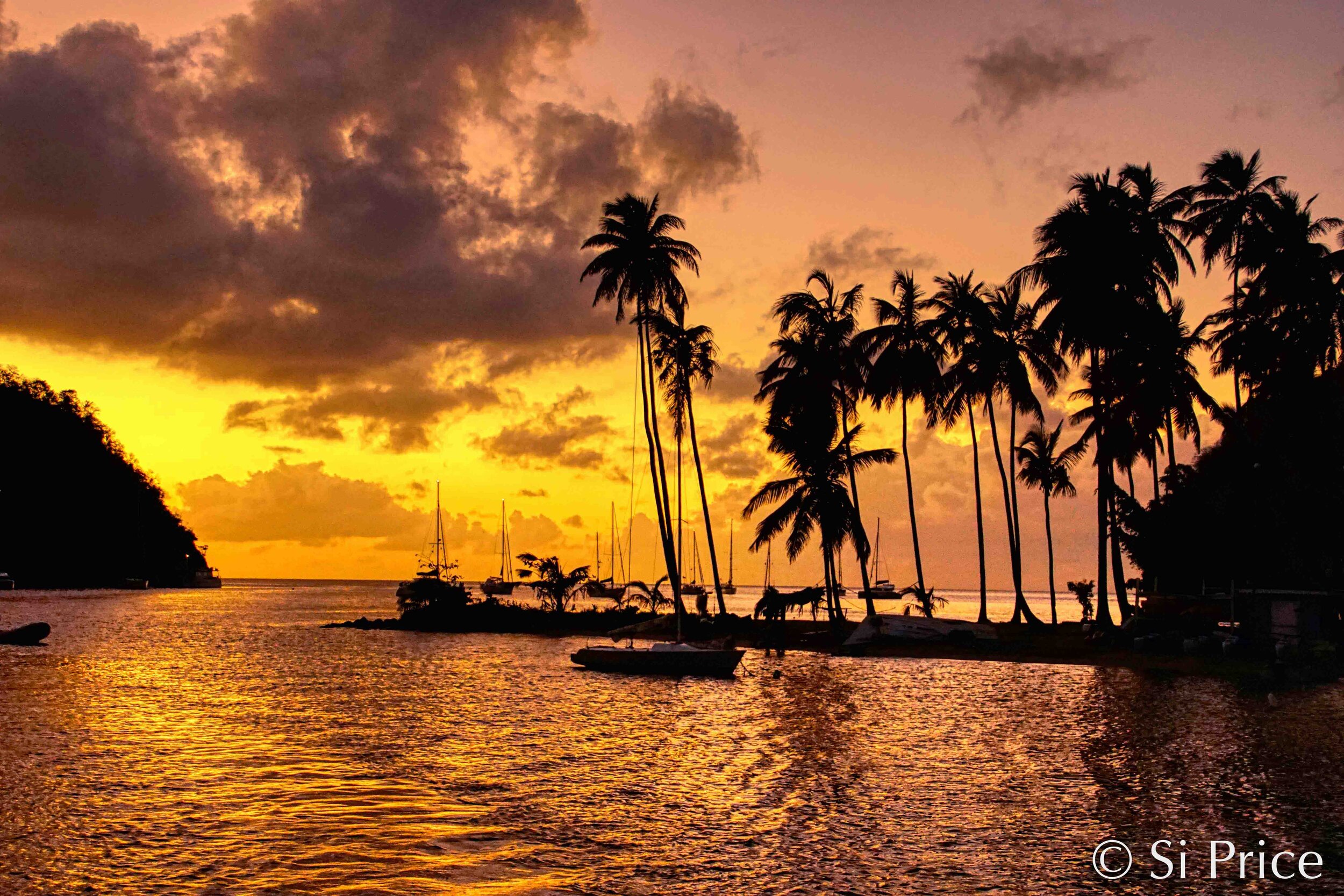 Sunset Bay - Castries, St. Lucia (1/60s f/4.5 35mm ISO1250)