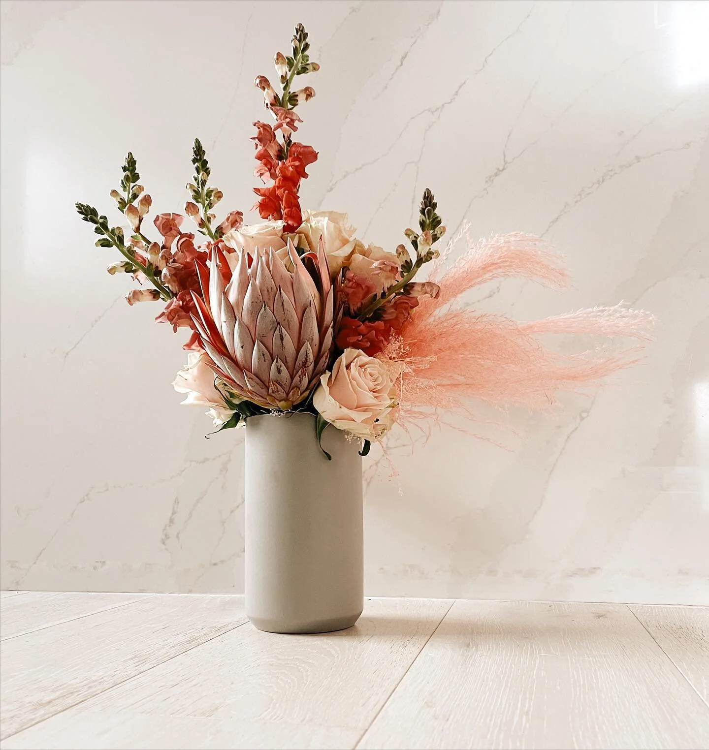 still dreaming of valentine&rsquo;s day blooms ⁣
.⁣
.⁣
.⁣
.⁣
.⁣
#flowerslovers #photography #cupidsbow #cupidundierun #photo #flowerstagram #nature #instaflowers #travel #whiteflowers #art #cupidsoldiers #cupidtshirt #flower #photooftheday #flowersgr