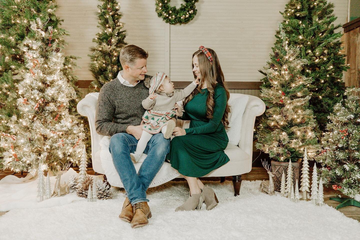 We are so honored to be offering Christmas minis this year in collaboration with @thegreenbackdepot  click the link in their bio to schedule your session within the next few Saturdays! This set up is so beautiful and makes for the perfect Christmas c