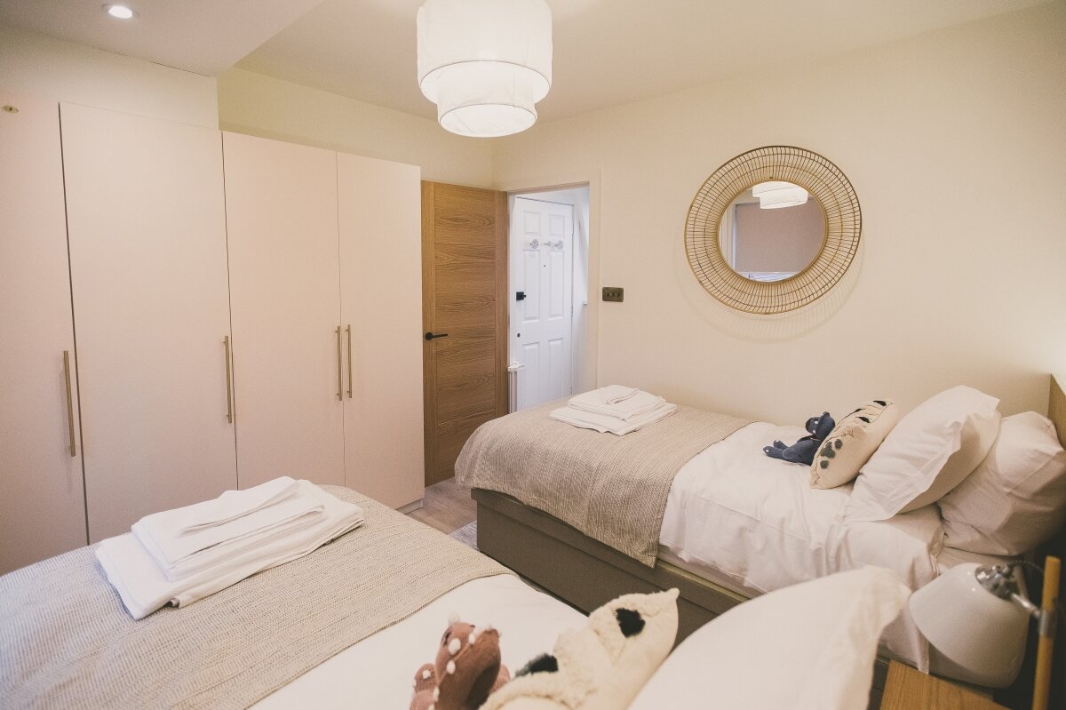 twin bedroom wardrobe.jpg