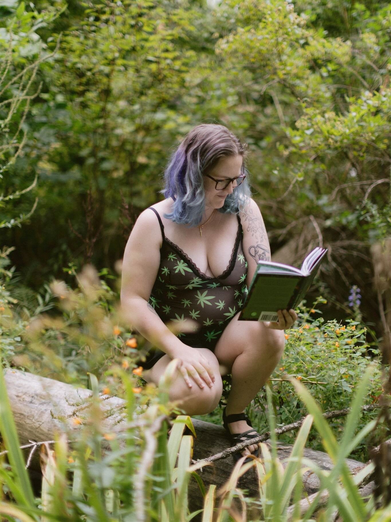 Craving an outdoor boudoir experience that feels stress-free, uplifting, and genuinely fun? This is for you! 😍

✨ River Wild Summer Camp registration opens this week! Sign up for the mailing list or request access to my private Facebook group for al