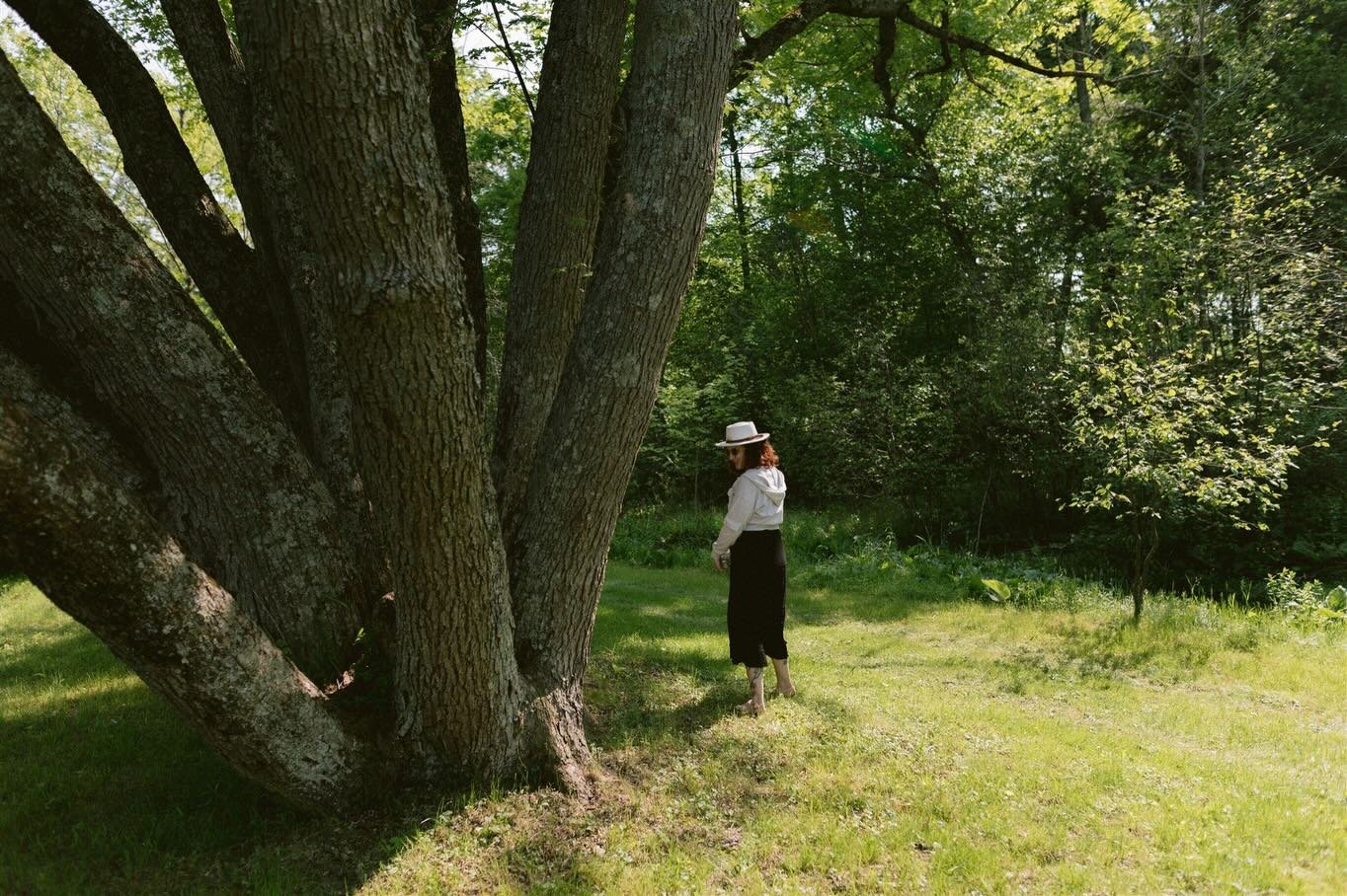 Wanna party?! 🌿 

And by party I mean go camping with the girls, make little nature jars 🐛, take dreamy photos, swim in the river, move your body outside, cook over the fire, laugh a whole lot, and stay up late + sleep under the stars! ✨

Join us! 