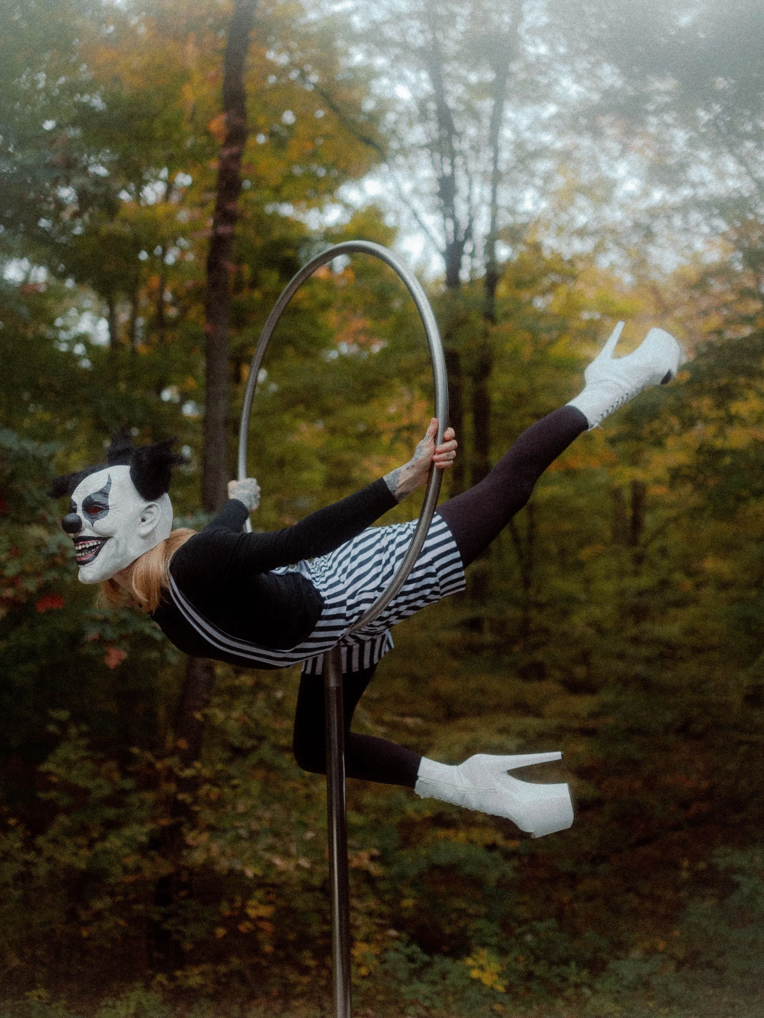HAUNTED POLE + AERIAL 🤡

Get dolled up in your favorite spooky, sexy, or whimsical fit for a Halloween-themed outdoor photo session with me and @zealaerialfitness at Ken-O-Sha Park in Grand Rapids on Sunday, October 4! 🕸️🖤

We&rsquo;re bringing al