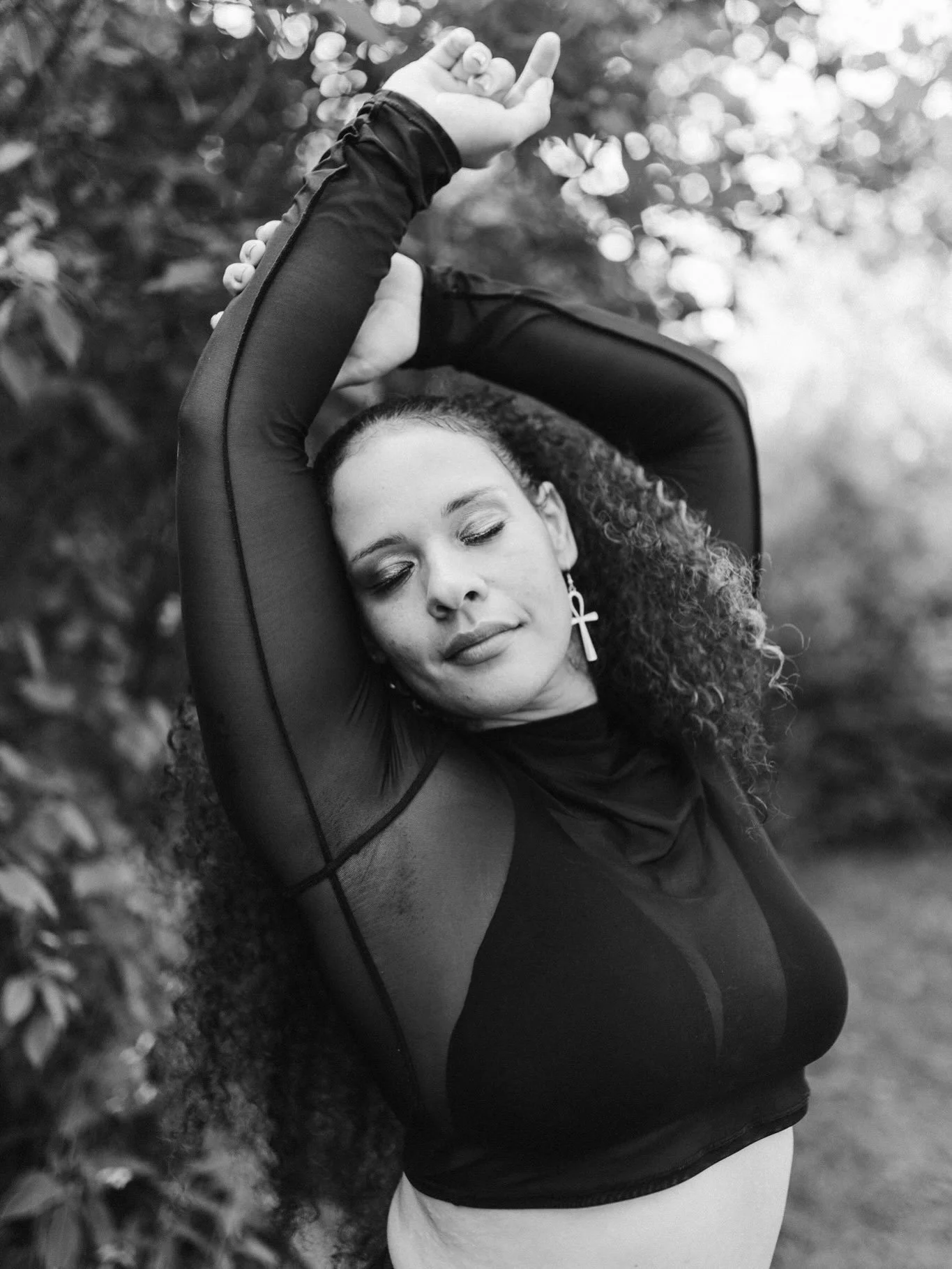Wear what makes you feel good. Take up space. Have fun with it. 🖤

Loved photographing @kayla.moves_ and the gals who came to my summer camp back in July! This spot felt like the entrance to a secret garden, and I love the mix of ethereal + strength