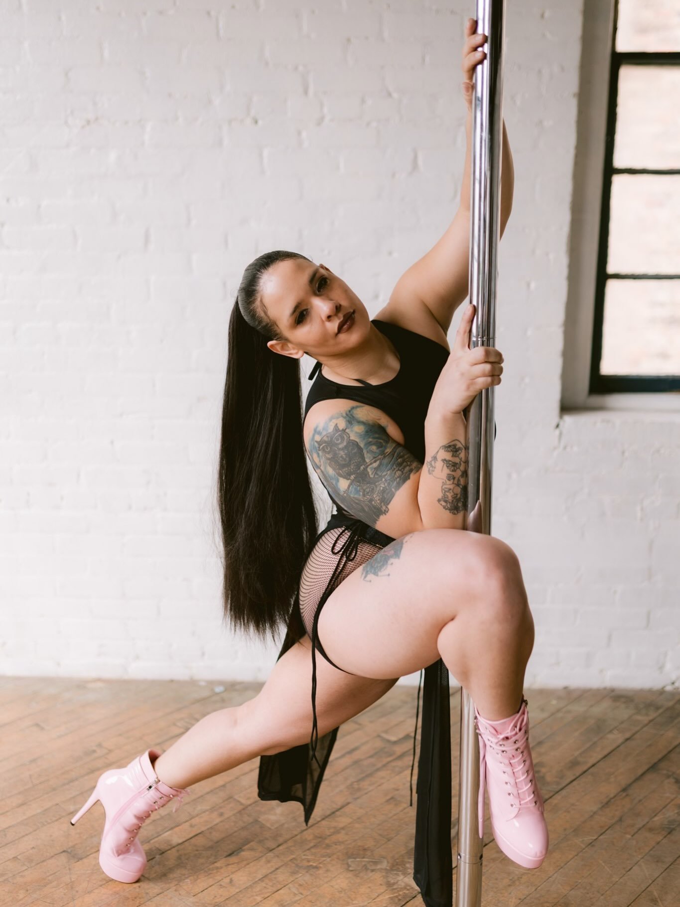 photographing pole dancers will always hold a special place in my heart. 💖

i&rsquo;ve been tossing around the idea of hosting a pole specialty session in the warehouse studio this winter! tension pole, soft lighting, and some candles. 😍✨

a chance