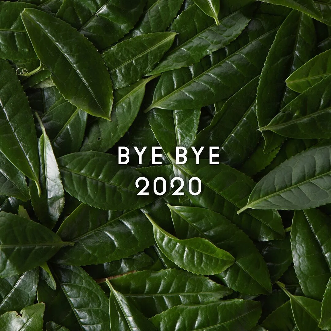 私たちのプロジェクトに心を寄せてくださった皆様へ

この度は、ALL FOR ONEと出会っていただき、ありがとうございます。2020年は世界中が、今までにない体験をした一年であったように思います。

我々茶生産家や製茶問屋などの茶業界、飲食／宿泊業界など、まだまだ先が見えない状況です。

我々はそんな時だからこそ、ワクワクするようなチャレンジをして、抹茶を一緒に楽しみたい、そう考えてこのALL FOR ONEを立ち上げました。

長寿の妙薬として伝わったお茶🍵。抹茶が一服というのも薬が由来で