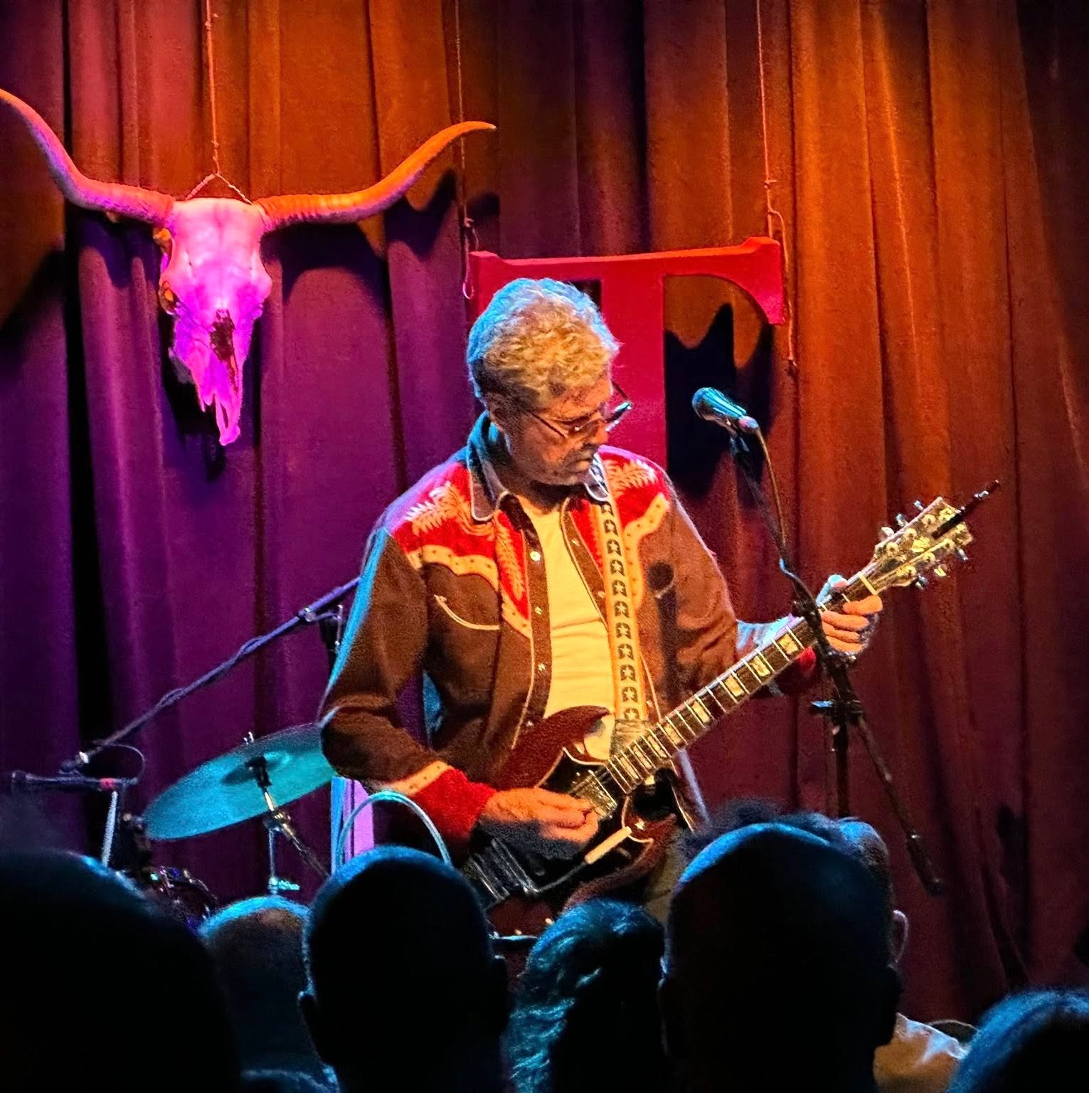 TONIGHT: Gary Louris solo show at the @tractortavern in Seattle.
📷 Scott McMartin