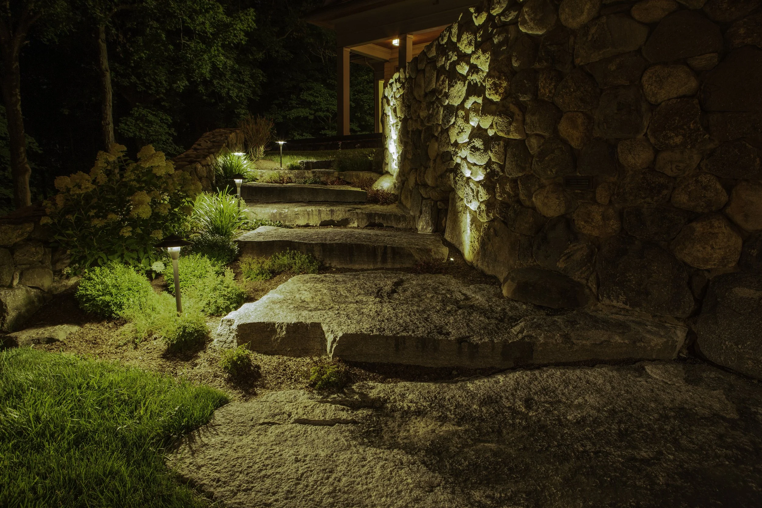 Coastal Source Pathlight - Stone steps -wall lights.jpg