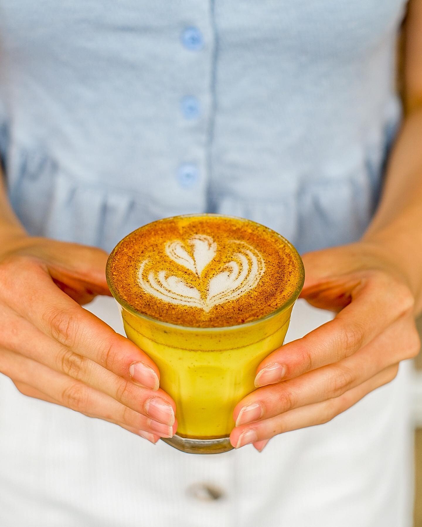 Golden Latte 

THE ANTI-INFLAMMATORY DRINK THAT BOOSTS YOUR IMMUNE SYSTEM

Make sure to swing by and grab yours

Also available on @ubereats_aus 

⚓️1093 Pittwater Road, Collaroy 
⚓️ 34 Lake Park Road North Narrabeen 
.
.
.

 #collaroy  #collaroybeac