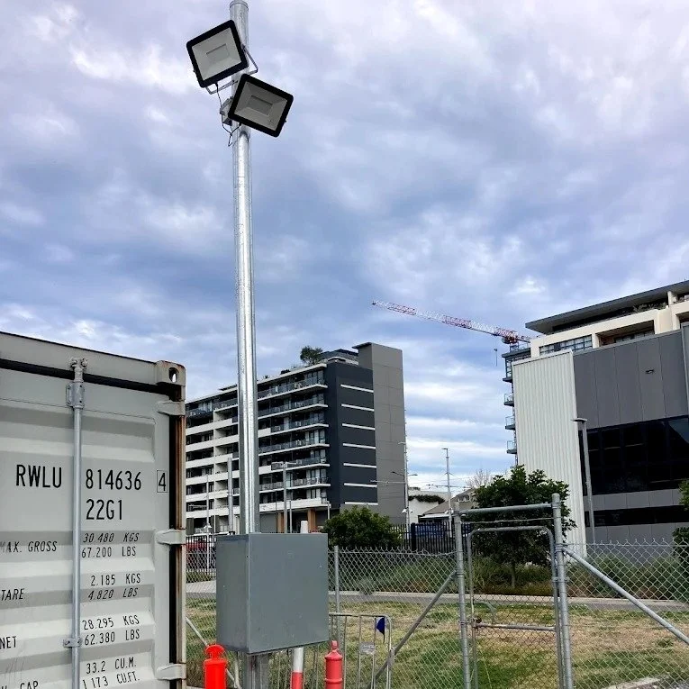 temporary-construction-site-floodlight-power-pole.jpeg