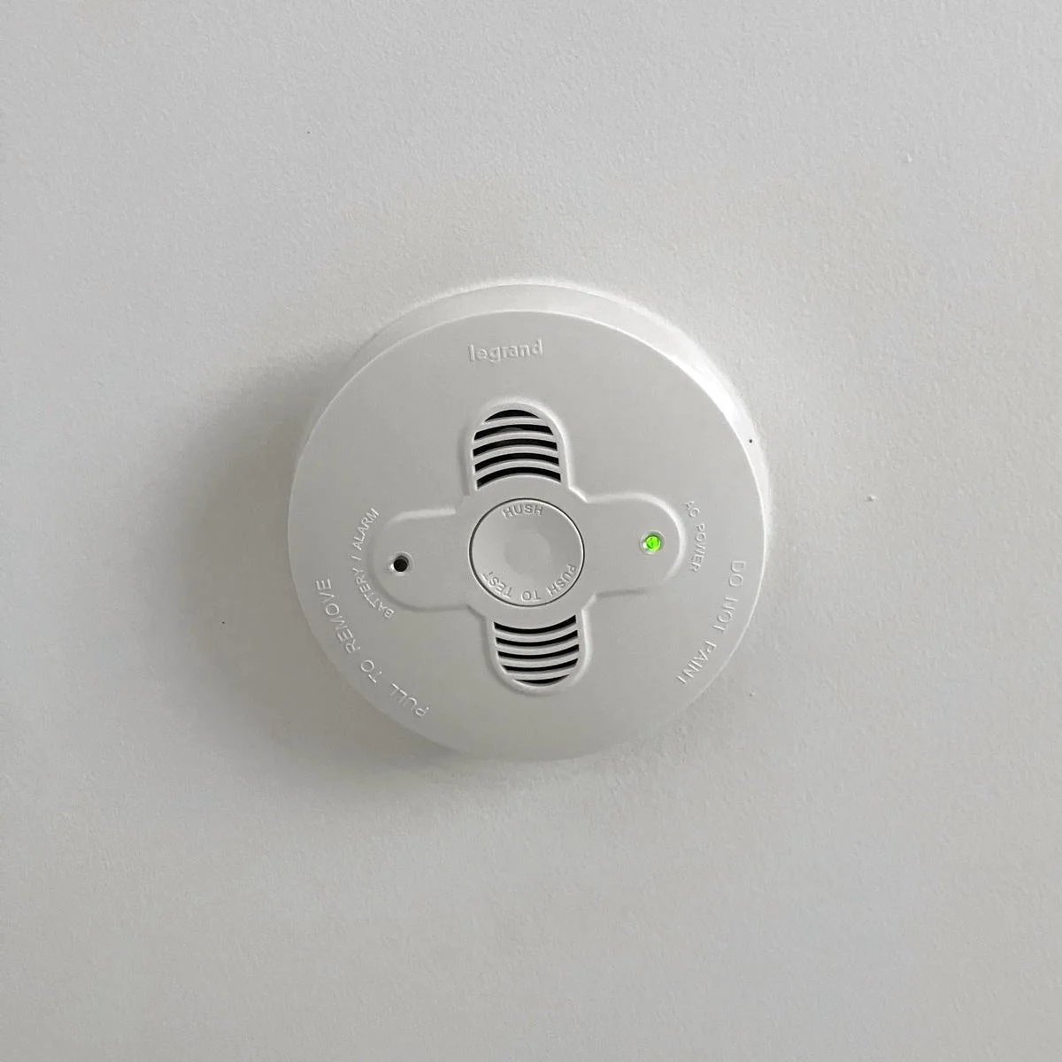 photoelectric-smoke-detector-on-ceiling-lake-macquarie.jpeg