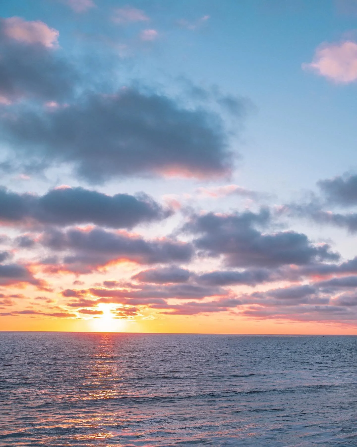 Summmmer ☀️
#oceanloversco #sandiegomag 

.
.
.
.
.

#Landscapephotographermagazine #oceanbeachsandiego #mysdphoto #oceanoptimism #surfdaily #sandiegophotography #beachvibes #beachphotography #BeachSide #beachlovers #beachfront #sunsetlandscape #suns