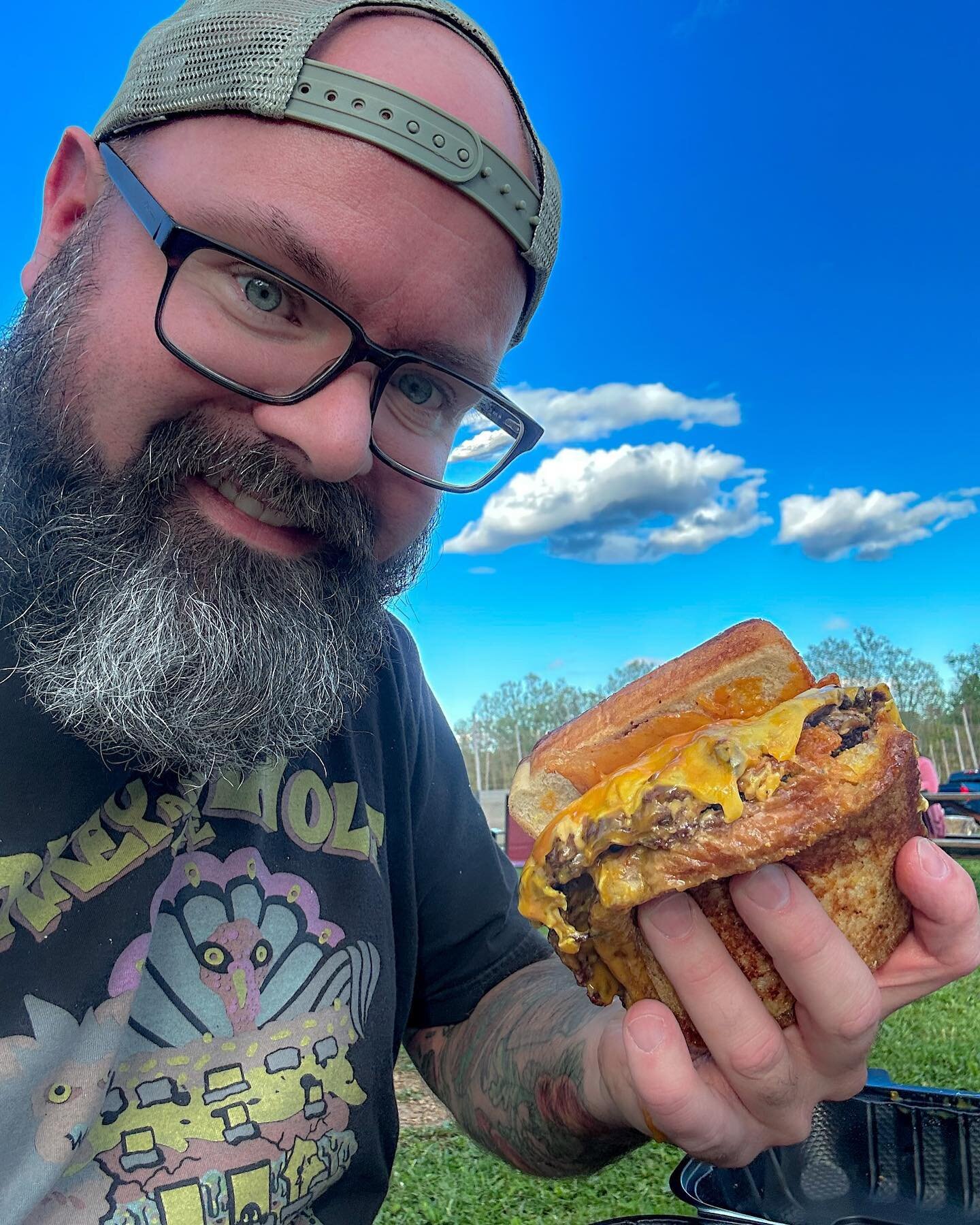 🚨BURGER 🍔 GIVEAWAY🚨 We’re giving away (5) burgers of choice this weekend at our BEER & BURGER FEST at @mobtownbrewing To ENTER: send us a pic of your best moment at @fuzziesburgers & tag your besties How to Win: we wanna see your