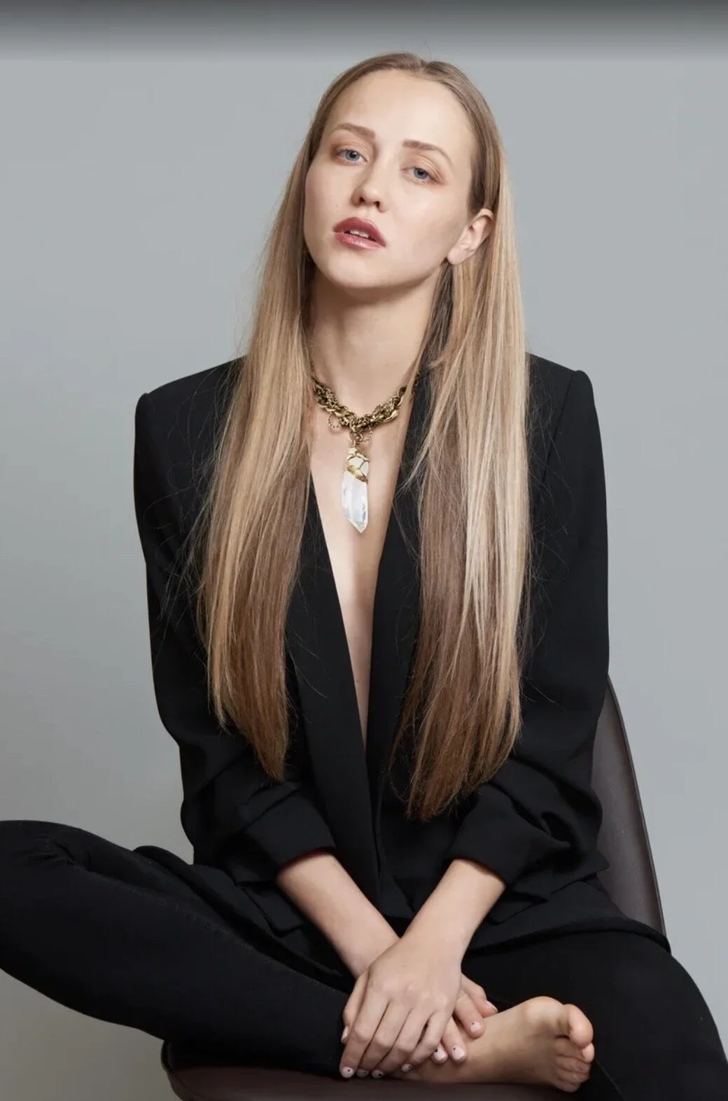 Oversized raw crystal choker as seen at IndieFaves.com