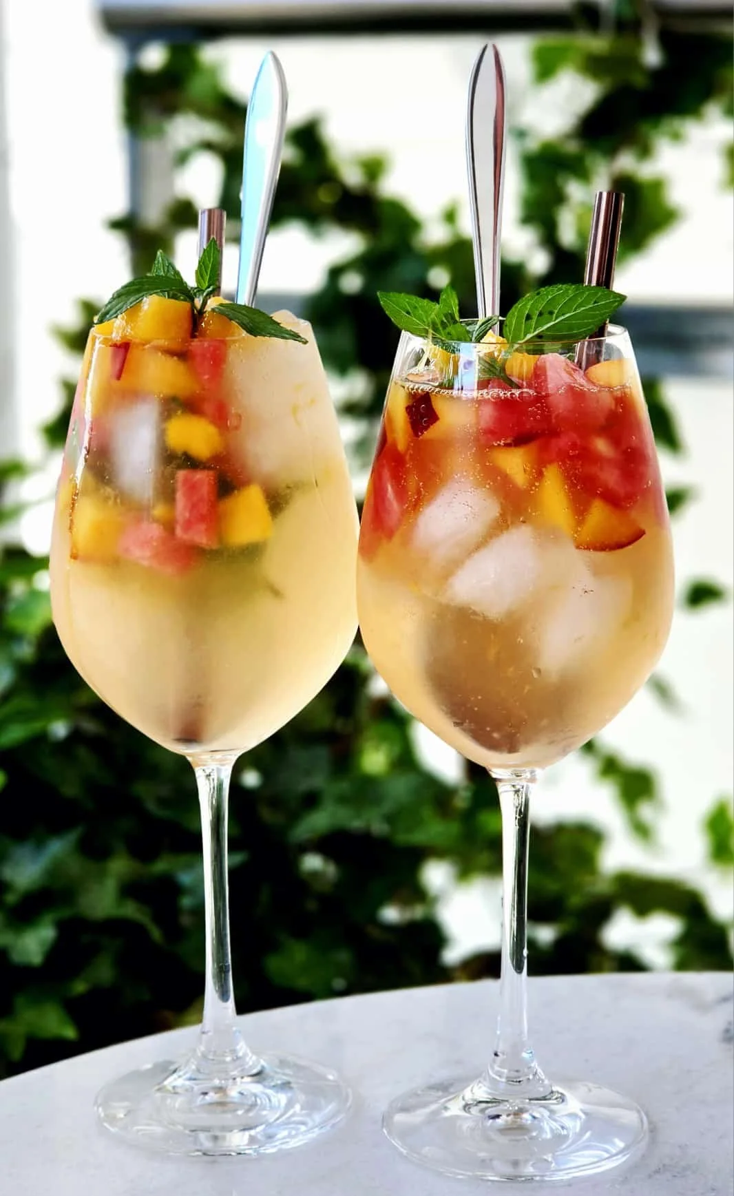 alkoholfreie bowle mit früchten sommer gartenparty drink erfrischend