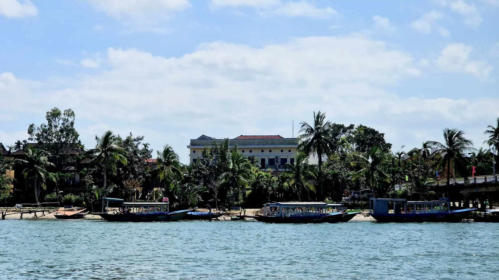 hoi an vietnam thu bon river