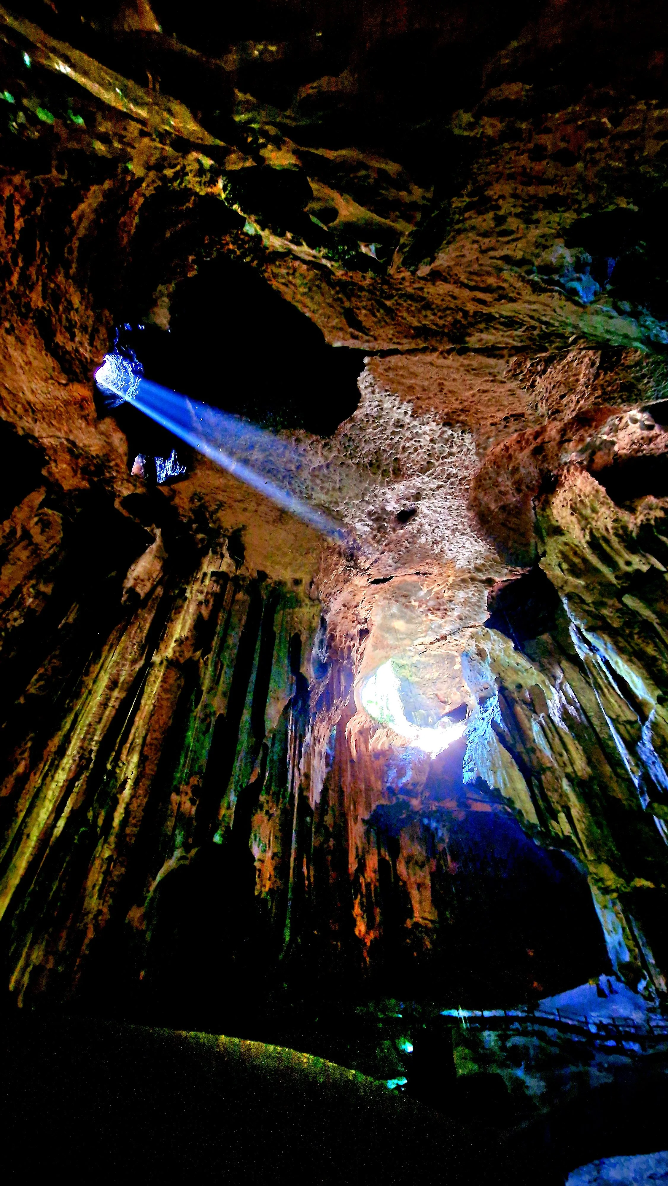 Farben in der Gomatong-Höhle