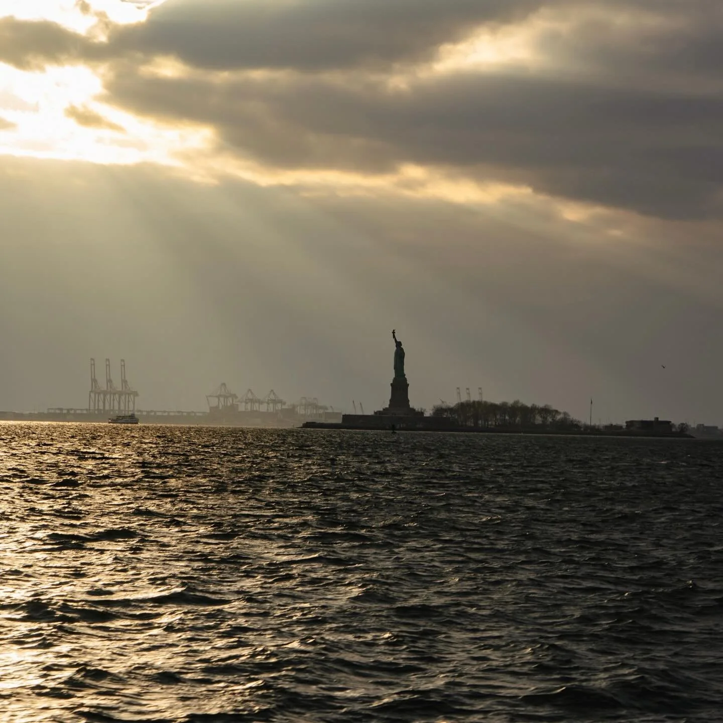 Statue of liberty.

#liberty #newyork