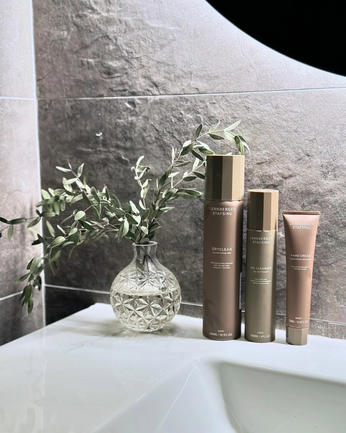 Torsdag - Detaljer fr&aring;n ett vackert badrum 

#hellosandy #myhellosandy #privatehousekeeping #housekeeping #hemst&auml;d #st&auml;dning #st&auml;d #cleaning #badrum #bathroom #badrumsinspiration #detaljerihemmet #inredning #interior #g&ouml;tebo