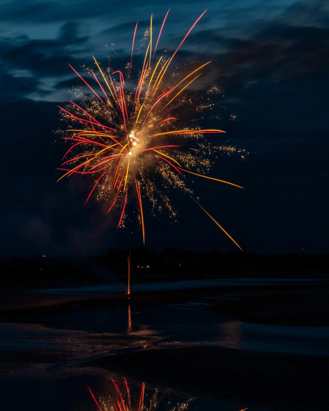 📸
Spectacular end to the 2025 Donabate and Portrane Summer Festival! 
A few images of the fireworks on the beach at Portrane on Sunday night.
Well done to the organisers for a great week end.
.
.
.
.
#fireworks @dpsummerfestival #fireworkshow #Nik