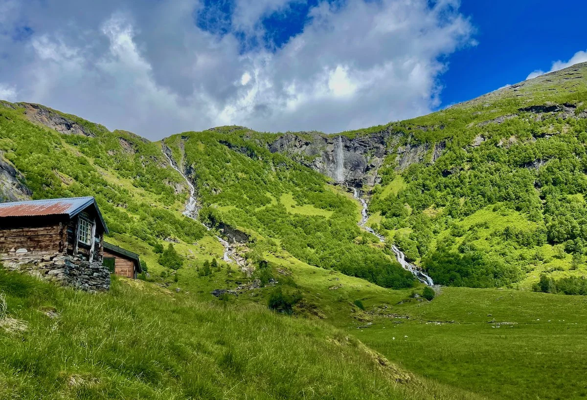 Stølen Dalen med Sveidøla og Vedagrovi i Mørkridsdalen