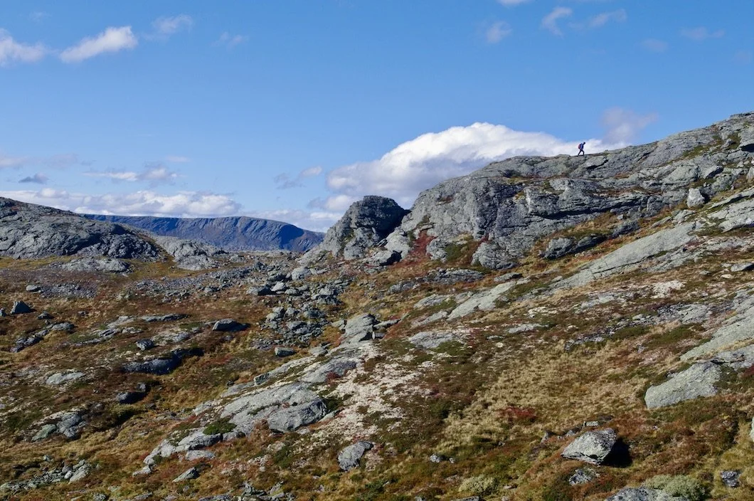 Vakkert oppover fra Høyde 1166 med Fivlenosi i bakgrunnen
