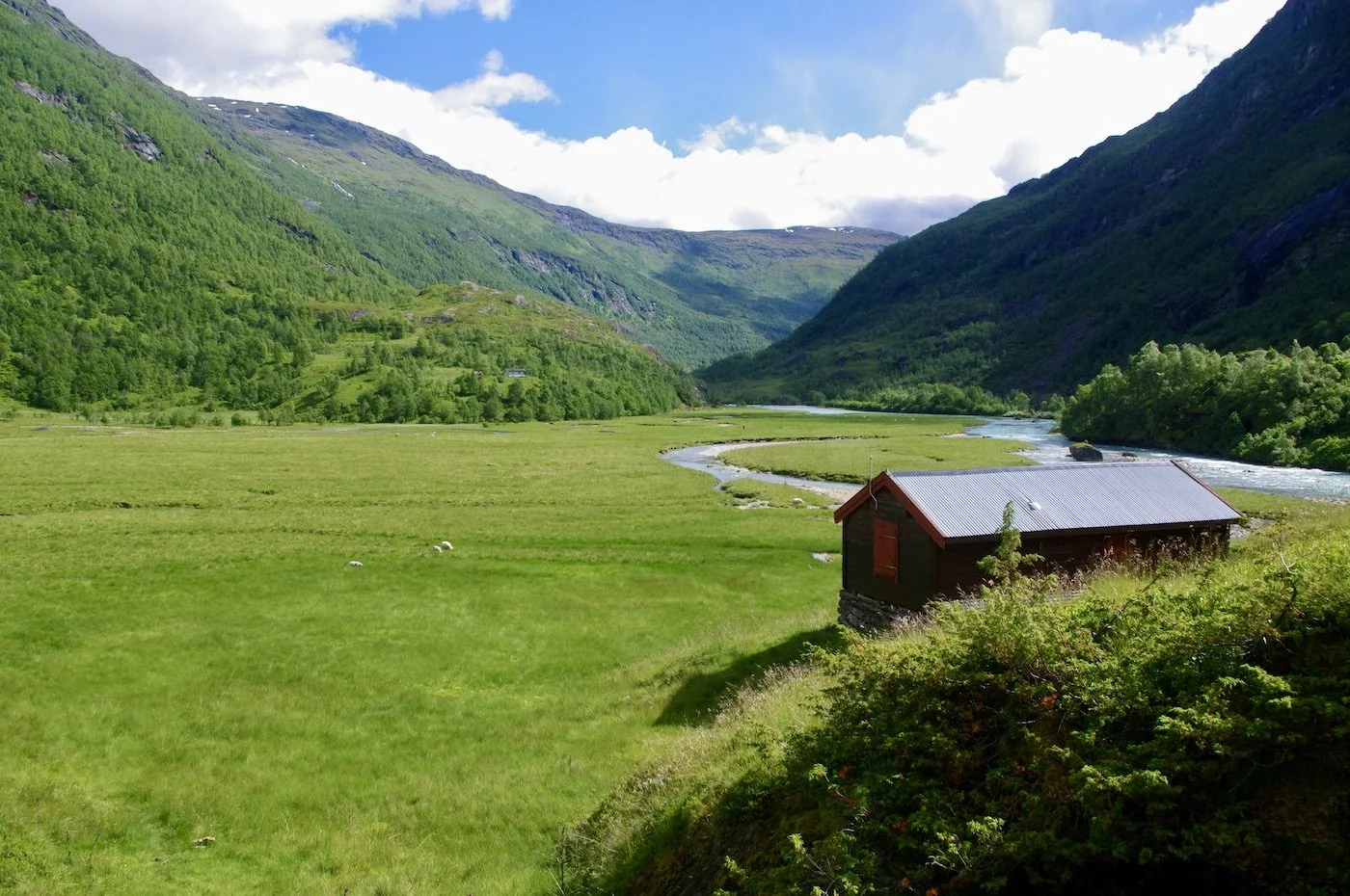 Fra stølen Dalen mot elvesletten, Solfestøy og Vetlestølen i Mørkridsdalen