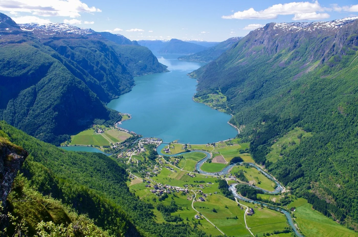 Vakker utsikt fra Skåravatnet til Skjolden_Eidsvatnet og utover Lustrafjorden
