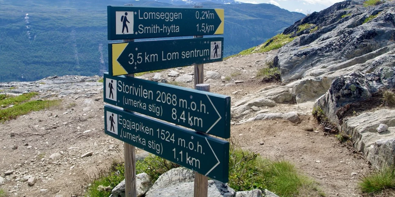 Tydelig skiltet for turgåere på Lomseggi_Lomseggen