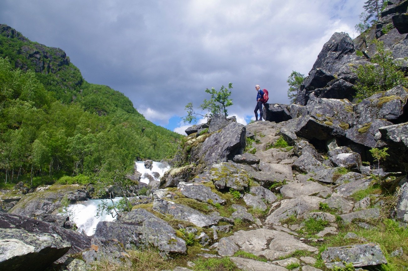 Fra stien oppover Mørkridsdalen langs Mørkriselvi