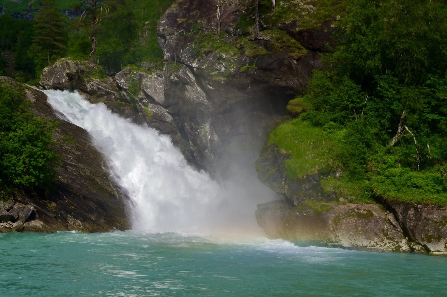 Regnbue i Bølifossen