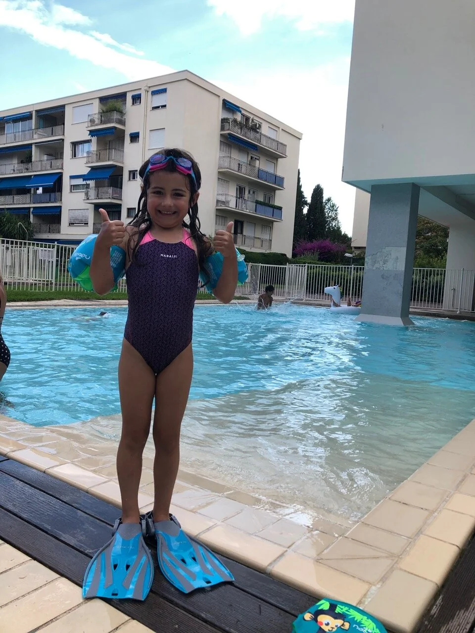 New fins from a friend from church who works for a scuba diving company.  Daphné is not excited at all.  Thank you Eileen for the pool and the fins and for your love for our family!