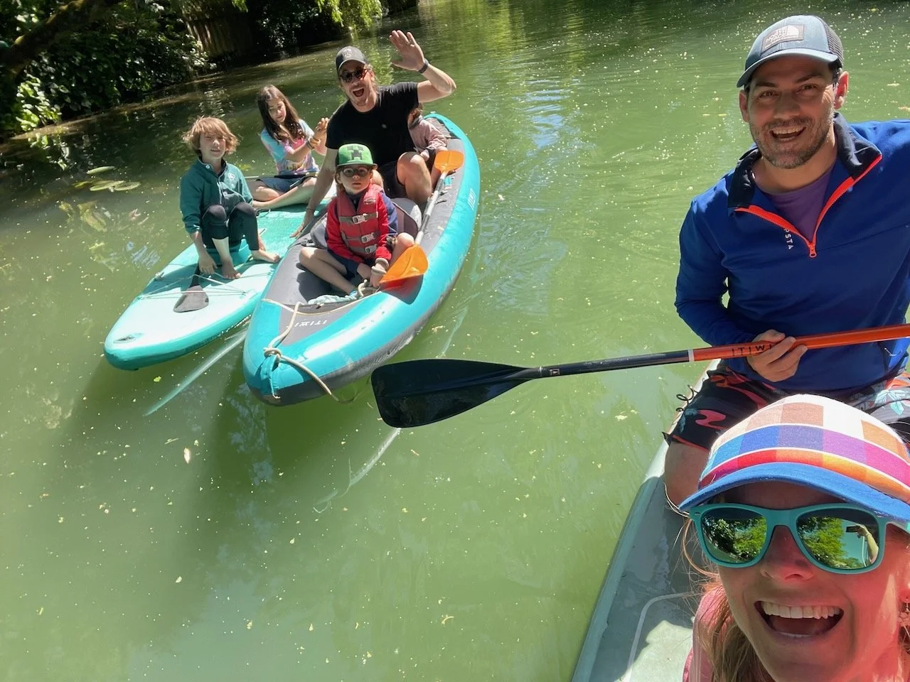 Paris : kayak, paddles, shenanigans