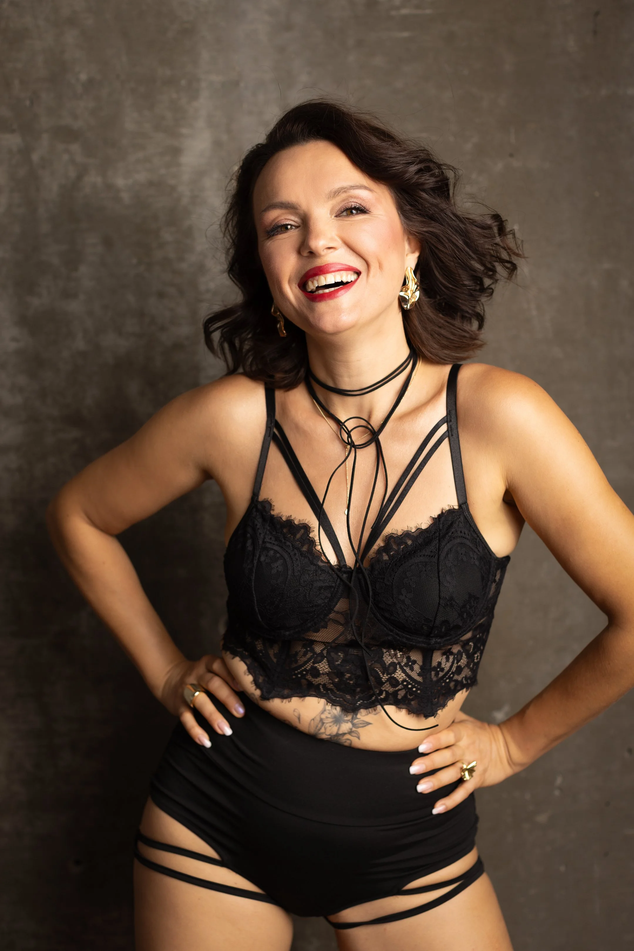 A boudoir portrait of a brunette woman wearing black lingerie created by Monika M Kubiak photography studio in Leonberg next to Stuttgart