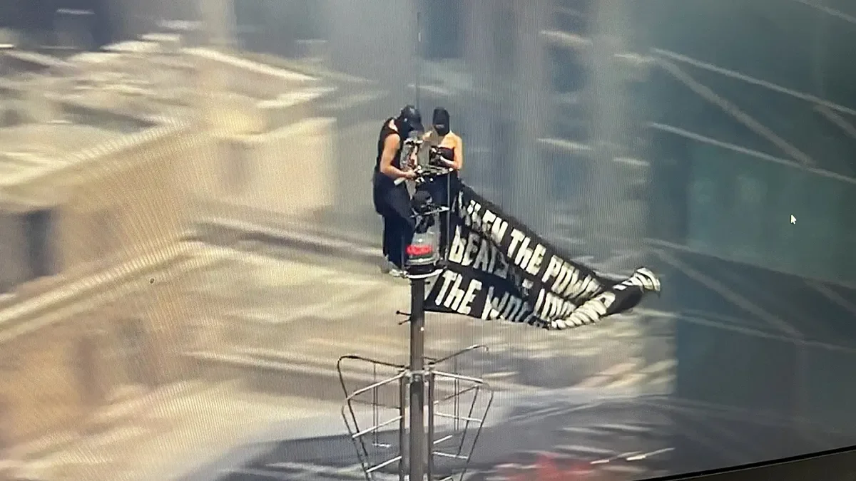 Gladstone, Hendrix, and the Death-Defying Empire State Building Lovebirds