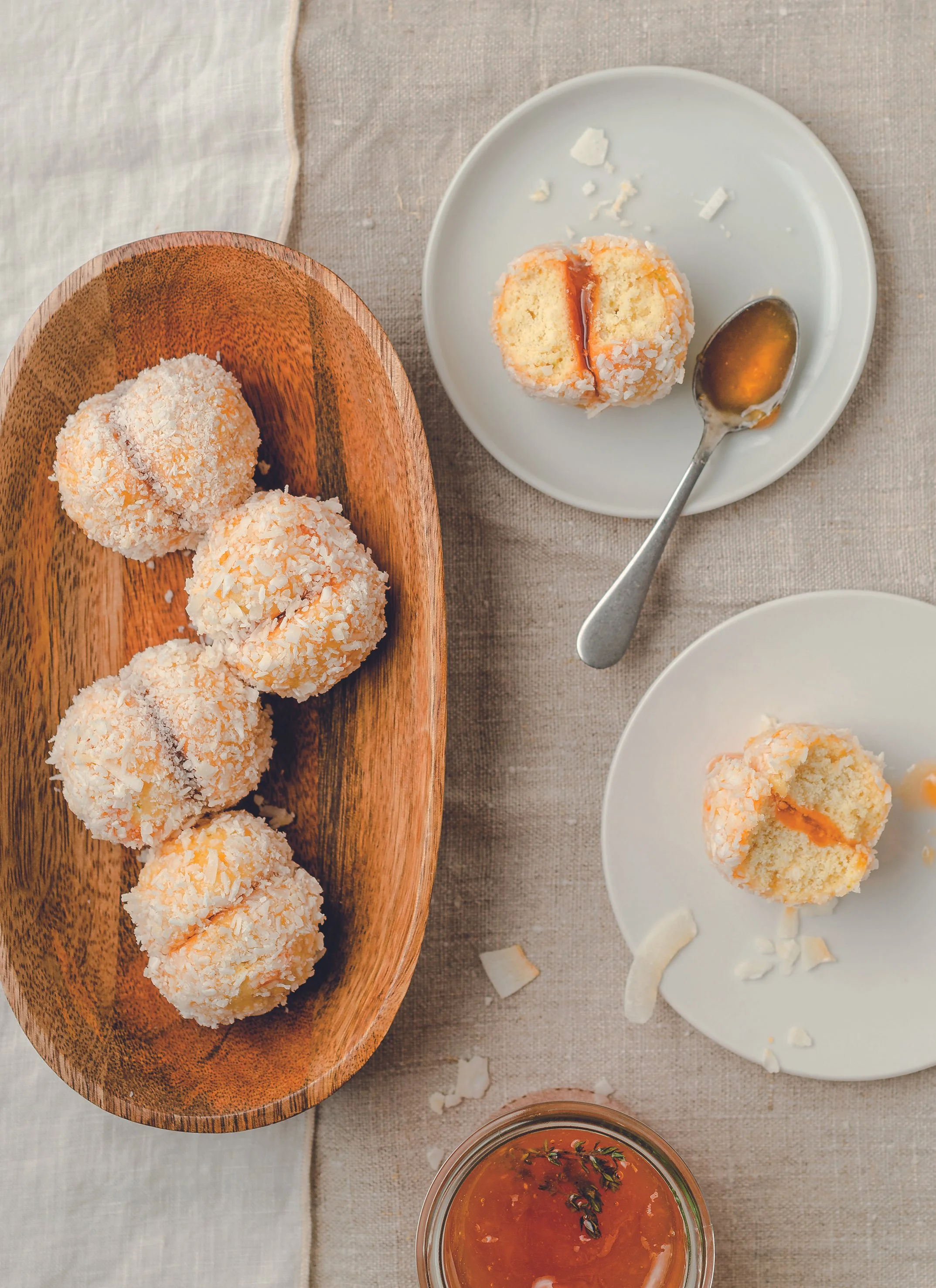 Boules de noix de coco et confiture