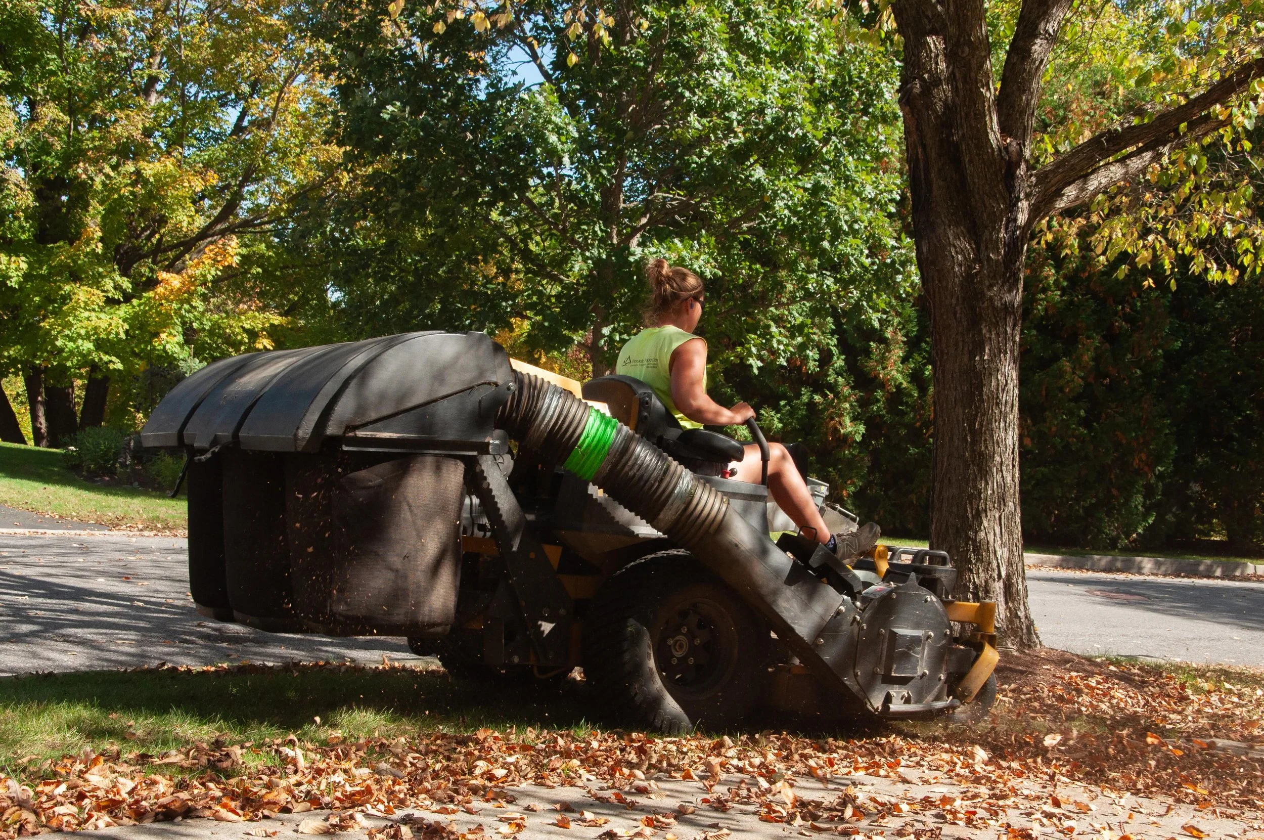 pinnacle properties landscaper mowing lawn