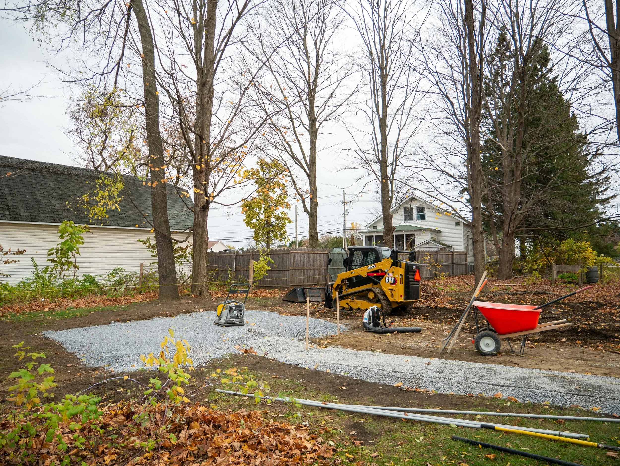 cat skid steer spreading gravel