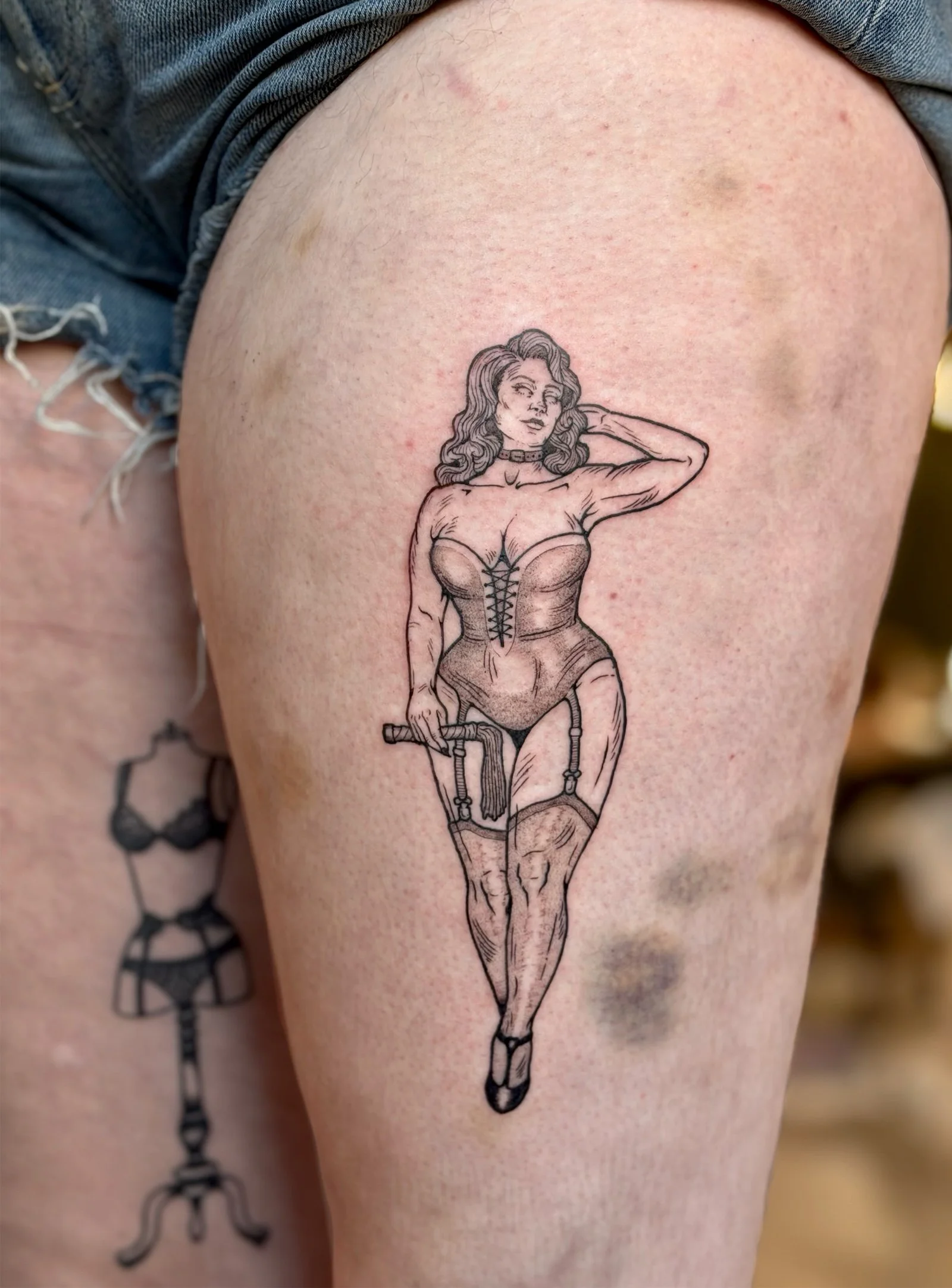 hadley pinup web:sara.jpg