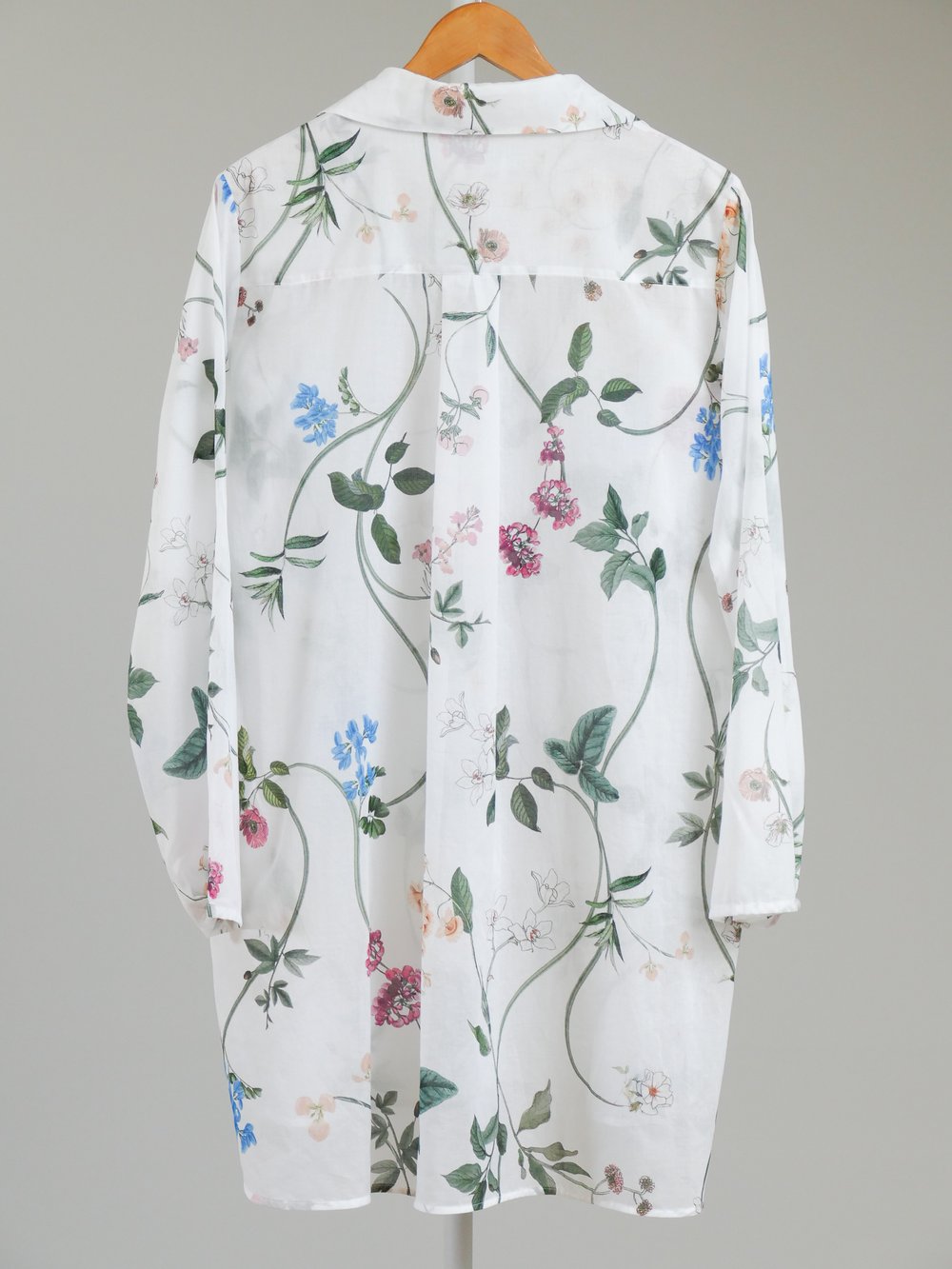 Robe chemise en voile de coton imprimé floral délicat RIANI — Vetement  original femme fashion, tenue mode chic haut de gamme