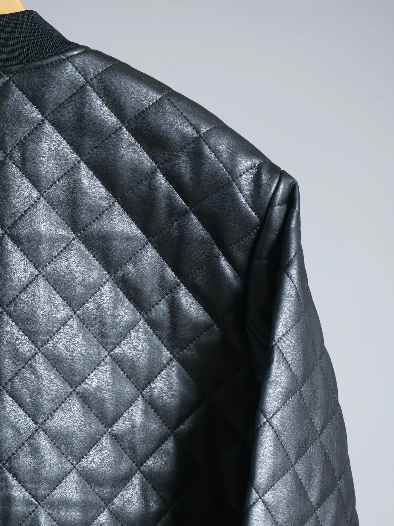 Blouson en simili cuir noir BETTY BARCLAY �?? Vetement original femme fashion, tenue mode chic 